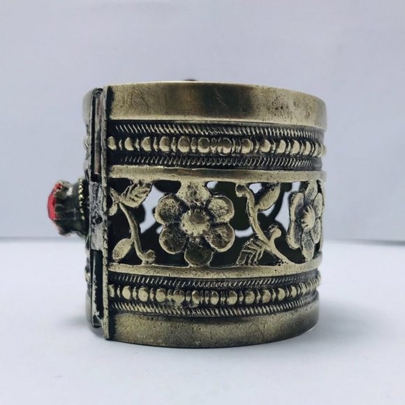 Single Red and Blue Glass Stone Cuff Bracelet, Nomadic Bracelet, Vintage Cuff - Picture 5 of 10